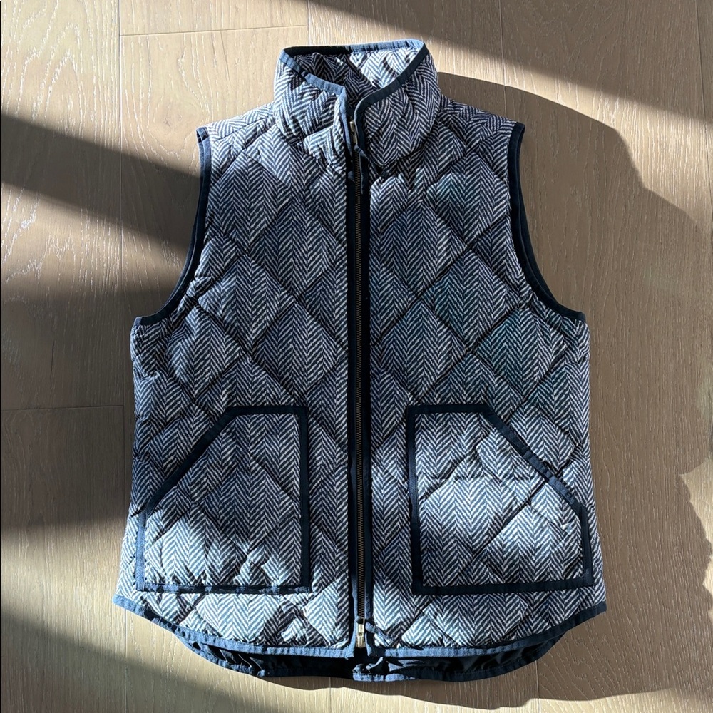 J. Crew Black and Cream ChevronQuilted Vest, size Medium, Like New